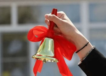 Скандальная блогерша из Казахстана не может попасть на линейку в России