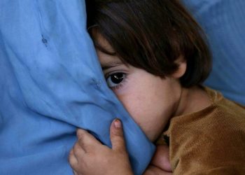 «Топит в ведре»: отец обвинил отчима в насилии над шестилетней дочерью (ВИДЕО)