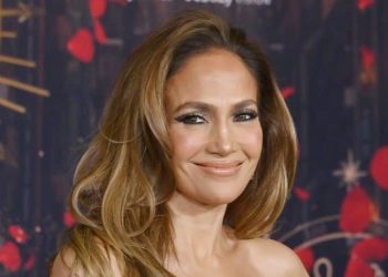 Джей Ло поделилась кавером казахстанки в Instagram