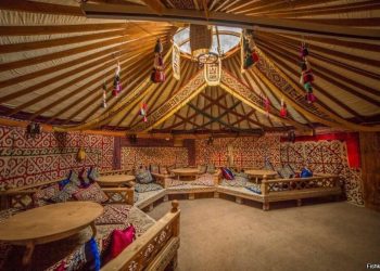 Казахская юрта пережила шторм в пустыне Невады (ВИДЕО)