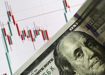 Доллар подскочил к тенге на торгах