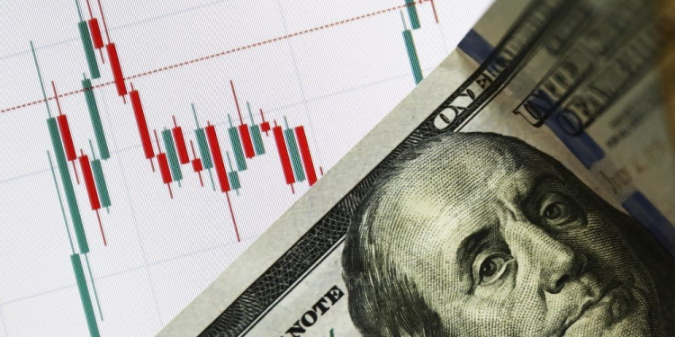 Доллар подскочил к тенге на торгах