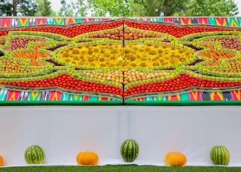 Фрукты, орехи, овощи и полицейские: в Астане стартовала ярмарка продукции из Таджикистана