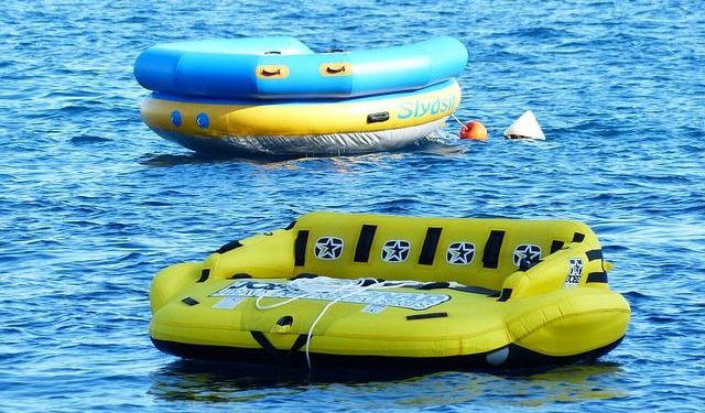 Девушки чуть не погибли на водном аттракционе на Балхаше (ВИДЕО)