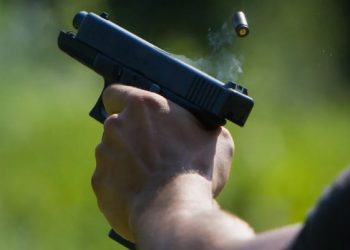 Пьяный житель Астаны устроил стрельбу во дворе дома (ВИДЕО)