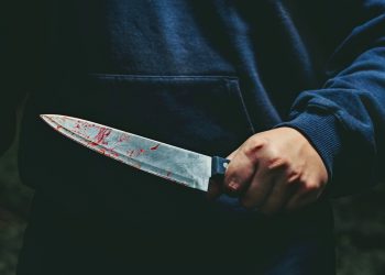 Участковый обезвредил вооружённого мужчину и спас двух человек в Алматинской области