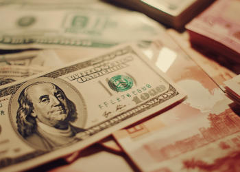 Доллар в Казахстане подешевел сразу на 4 тенге