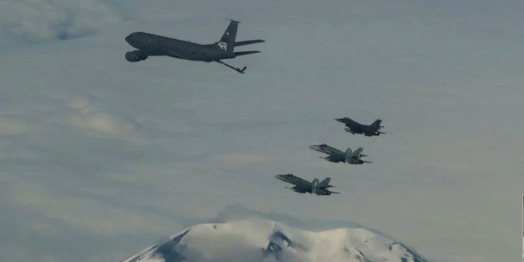 Небо над Аляской закроют из-за встречи Трампа и Путина