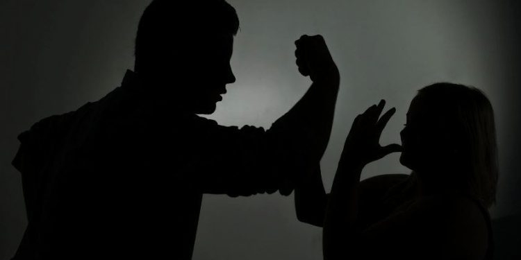 Избивал во время беременности: алматинка обвинила супруга в насилии (ВИДЕО)