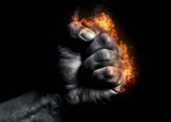 На границе Казахстана и Кыргызстана очередь обернулась дракой (ВИДЕО)