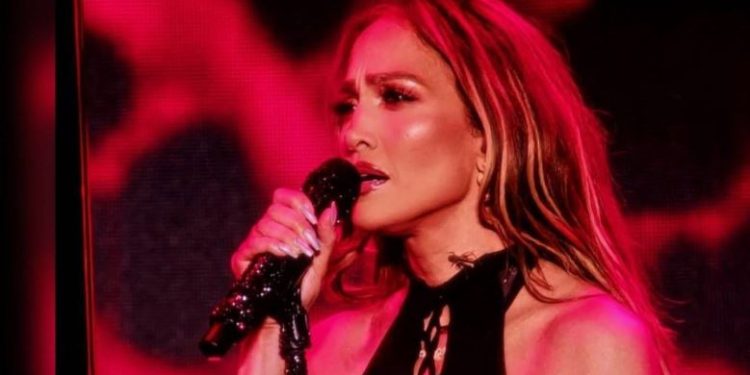 Саранча на Джей Ло: зарубежные СМИ обсуждают инцидент на концерте в Алматы