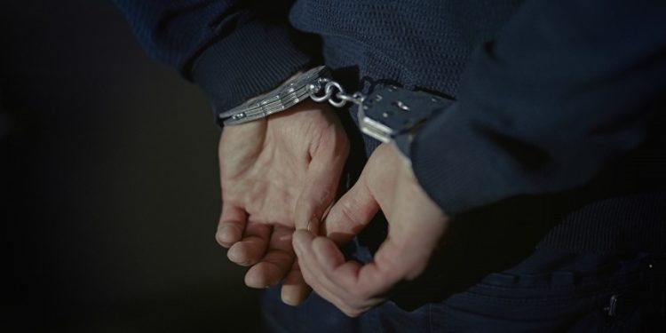 Подозреваемого в сексуальном насилии над несовершеннолетним вернули в Казахстан