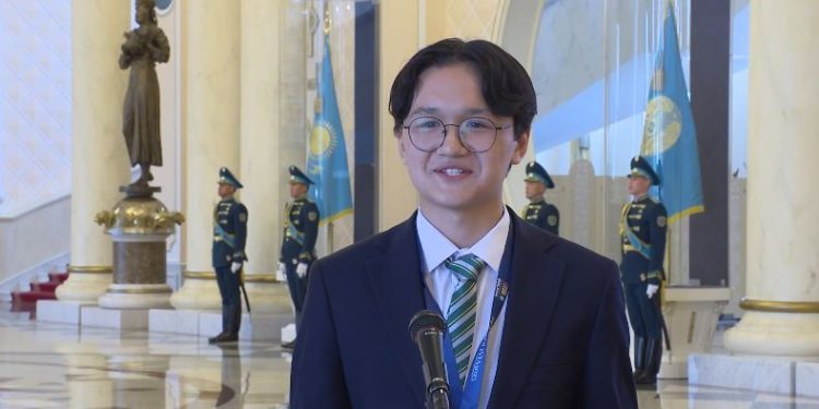 Школьник из Семея поделился эмоциями после разговора с Токаевым