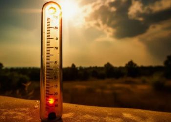 Штормовое предупреждение объявили в нескольких регионах Казахстана