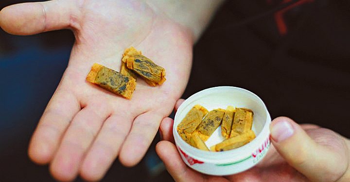 В Туркестане накрыли подпольный цех снюса: там работало более 30 человек