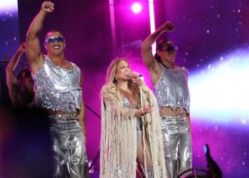 Депутат попала под хейт из-за высказывания о нарядах Джей Ло