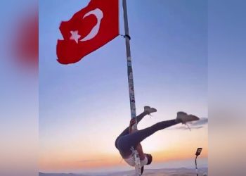 Видео с танцем разозлило власти Турции: туристке грозит тюрьма