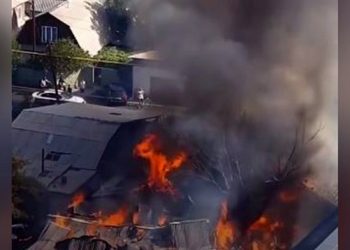 В Алматы три дома сгорели за 10 минут (ВИДЕО)