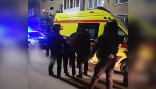 Спецназ сработал без шума и пыли: в Караганде мужчина хотел поджечь себя (ВИДЕО)