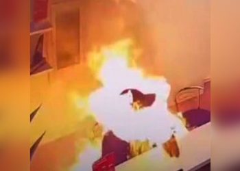 Новые кадры самоподжога в аэропорту Алматы появились в Сети