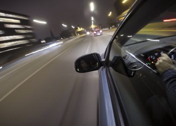 Водитель спрятал номера авто с помощью хитрого механизма в Актобе