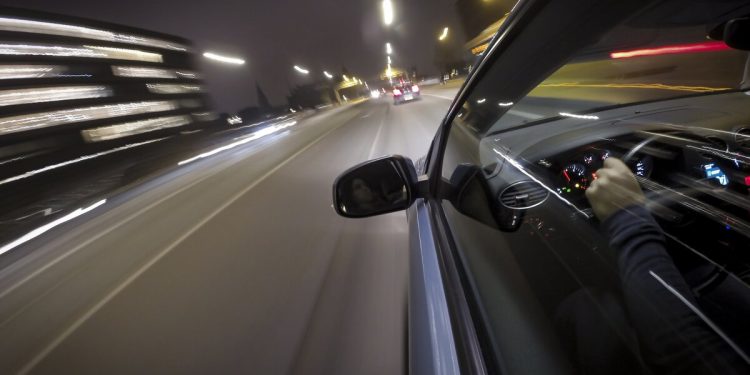 Водитель спрятал номера авто с помощью хитрого механизма в Актобе