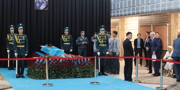 Спи, дорогой товарищ: военные, коллеги, друзья и политики простились с Талгатом Мусабаевым