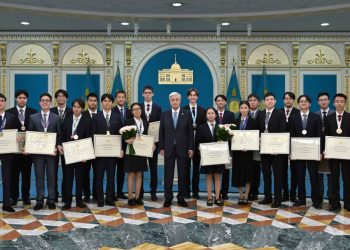 Касым-Жомарт Токаев наградил победителей и призёров международных олимпиад