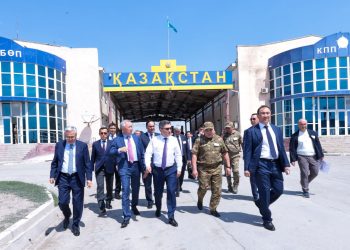 Бектенов посетил пункты пропуска на границе с Кыргызстаном