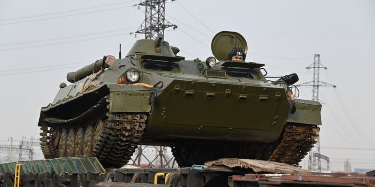 Казахстанцев предупредили о перемещении военной техники