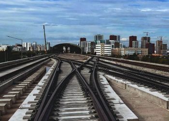 В Астане завершили укладку рельсов на линии LRT