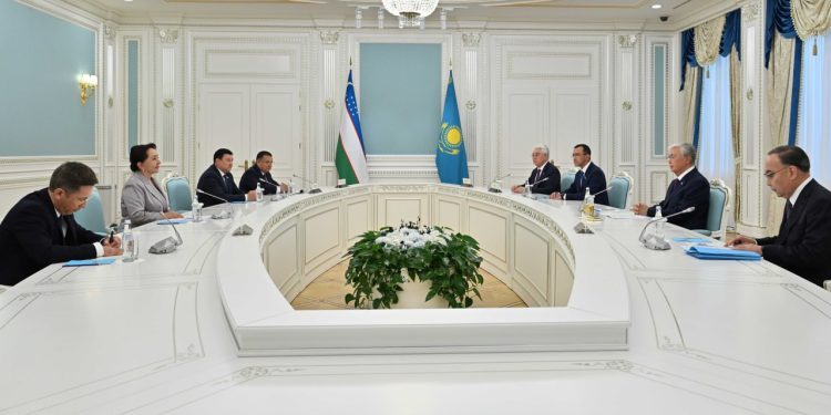 Токаев встретился с главой сената узбекистанского парламента