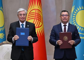 Токаев и Жапаров провели переговоры, по результатам которых подписали новые соглашения