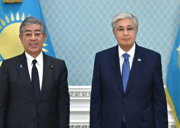 Токаев встретился с главой МИД Японии Такеши Ивая