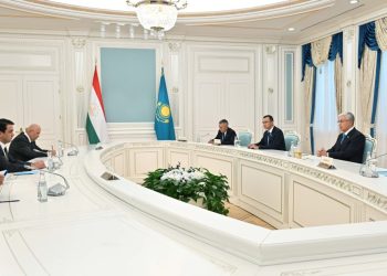 Токаев встретился с Рустами Эмомали в Астане