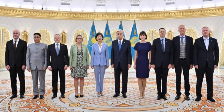 Токаев в Акорде принял верительные грамоты послов ряда стран мира