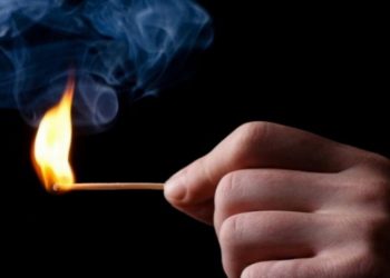 В Алматы владелец таунхауса пытался сжечь себя во время сноса