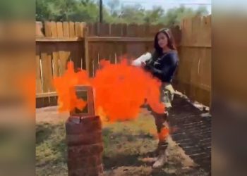 Сожгла Коран огнемётом: кандидатка в Конгресс США спровоцировала скандал (ВИДЕО)