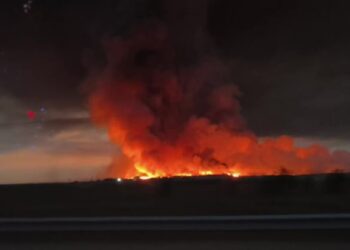 Ликвидирован крупный пожар на мусорном полигоне в Алматинской области (ВИДЕО)