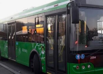 Мужчина мастурбировал, глядя на школьницу в автобусе Алматы