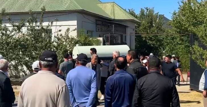 В Шымкенте похоронили погибшего в Гвардейском гарнизоне 19-летнего солдата (ВИДЕО)