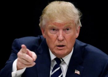 Трамп пригрозил лишать лицензий телеканалы за критику в свой адрес