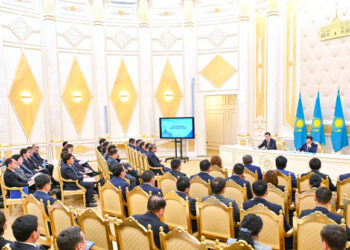 Госорганам поручено научиться отличать спекуляции от объективного мнения народа