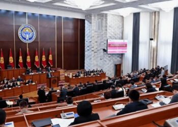 В Кыргызстане одобрили самороспуск парламента