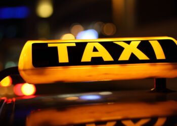 Мать с ребёнком в Астане устроила дебош в такси (ВИДЕО)