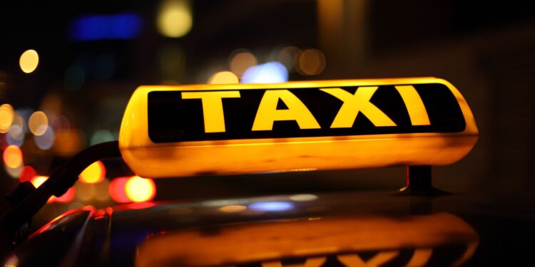 Мать с ребёнком в Астане устроила дебош в такси (ВИДЕО)