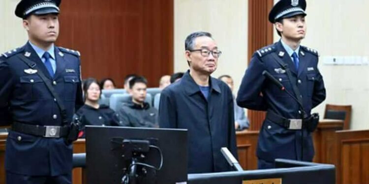 Экс-министра приговорили к смертной казни за коррупцию в Китае (ВИДЕО)