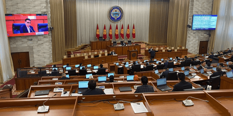 В Кыргызстане пройдут досрочные выборы в парламент