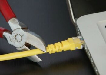 Талибы отключили интернет для борьбы с «аморальным контентом» (ВИДЕО)