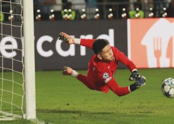 Удар по лицу: вратарь «Кайрата» Анарбеков сломал челюсть в матче с «Актобе» (ВИДЕО)